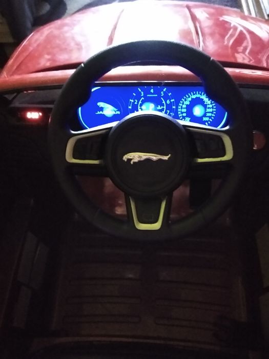 Mașina pentru copii JAGUAR culoare roșie
