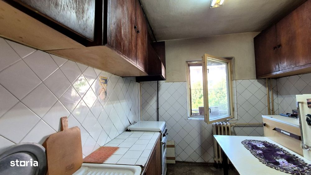 Apartament 2 camere, decomandat, etaj 2, cartier Grivita, Targu Jiu