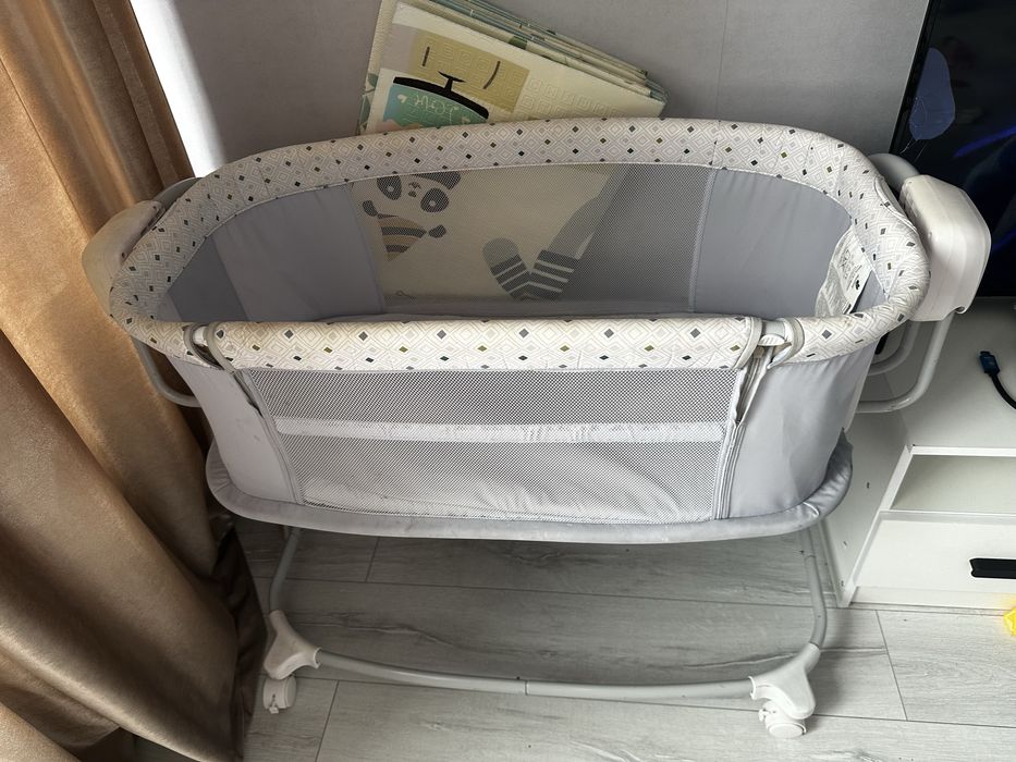 Кроватка с маятником и музыкой