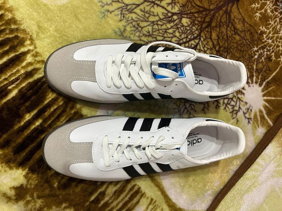 Кроссовка сатылады