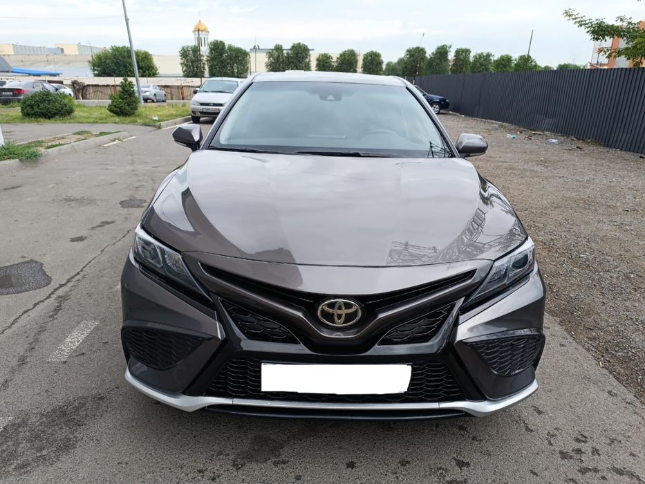 Машина Тойота Камри 75