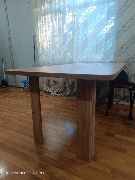 Продам обеденный стол