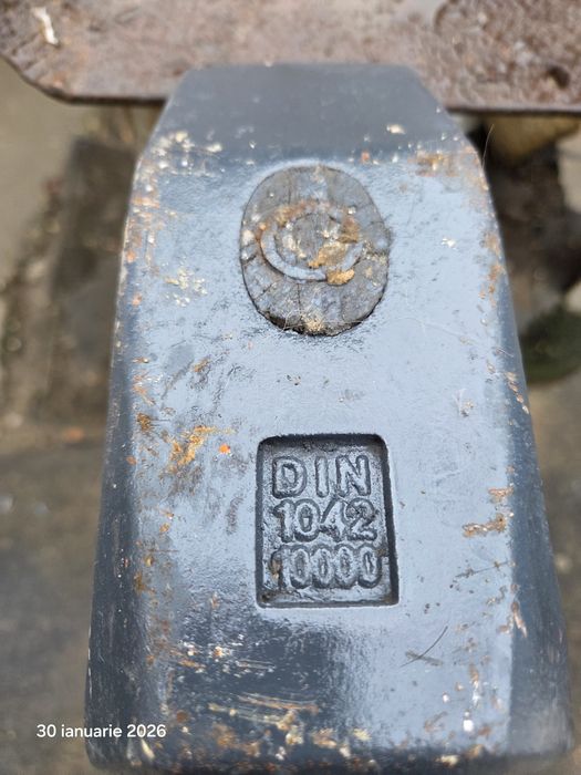 Vând ciocan sau baros