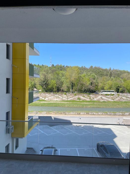 Inchiriez apartament cu 2 camere zona centrala