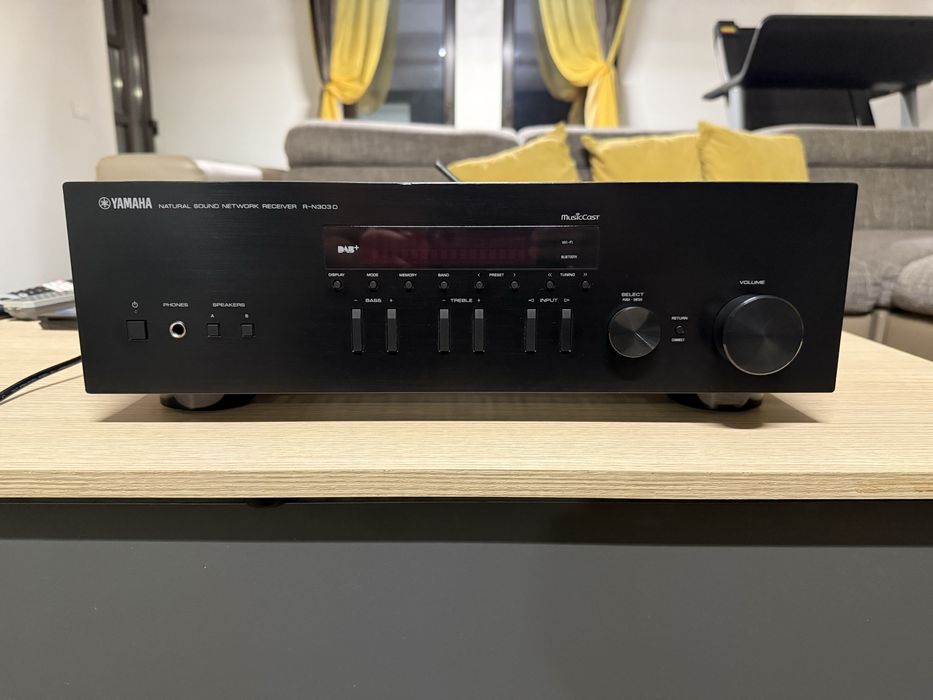 Amplificatoe streamer Yamaha R-N303D