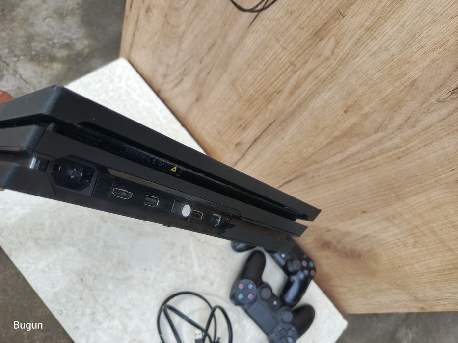 Playstation 4 Pro 1 terabayitlik  Holati ideal Koʻrasan kelgan