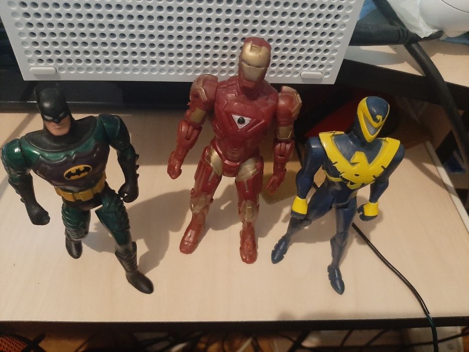 Vând figurine originale noi si vechi