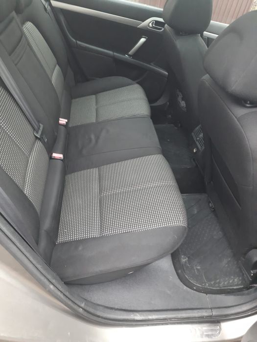 Vând Peugeot 407