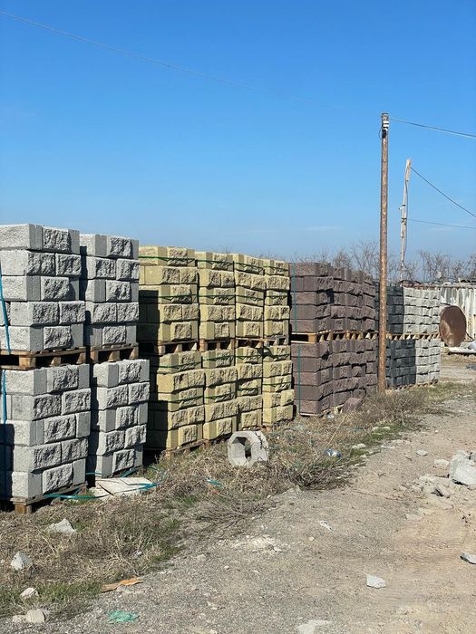 Строительный прессованный шлакоблок!