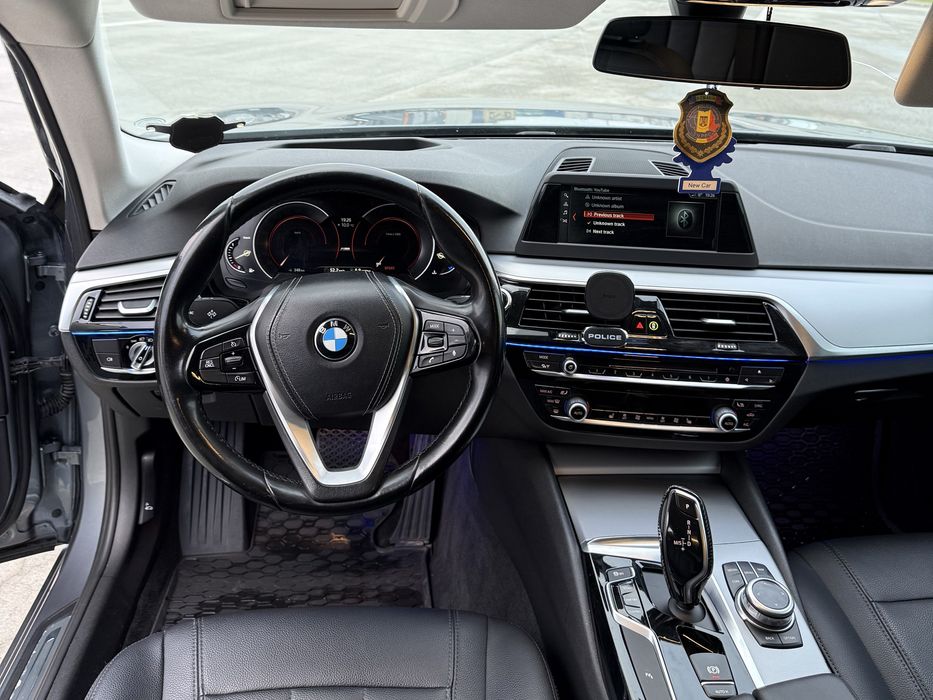BMW Seria 5 G30 520d xDrive Aut. HUD // LED // Piele