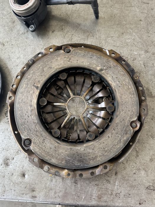 Оригинален комплект съединител LuK за VW T5 2.0 tdi 140 коня 2013г