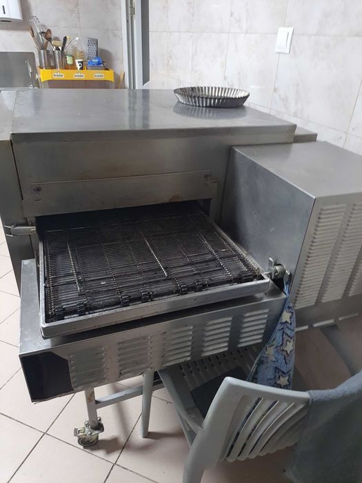 Vand utilaje patiserie: 2cuptoare Miwe, cuptor covrigi,malaxor,robot,