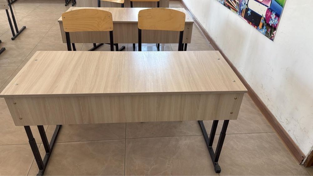 Школьная парта комплект одна парта 2 стулья
