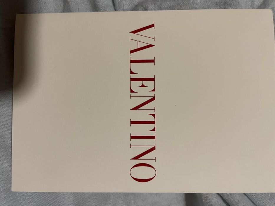 Vand ghete Valentino noi cu bon
