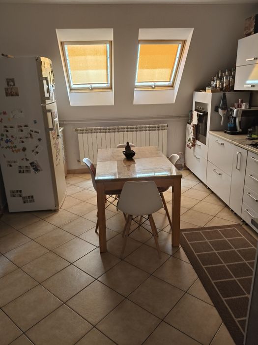 Vând apartament.