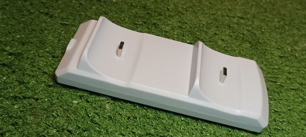 Dock station pentru controlere PlayStation 5