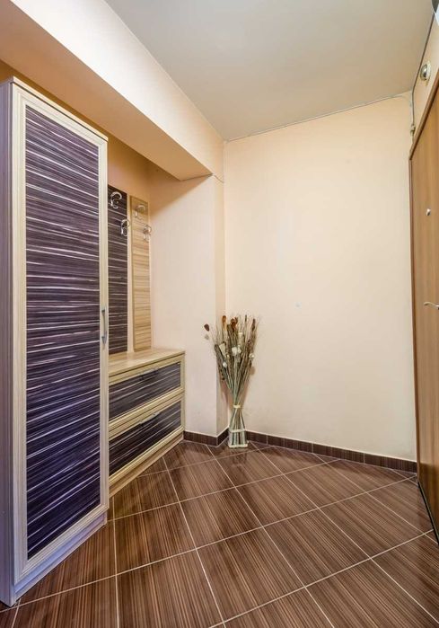 Дава се под наем Тристаен апартамент в София, Лозенец - 95 кв.м за 700 € - Снимка #3