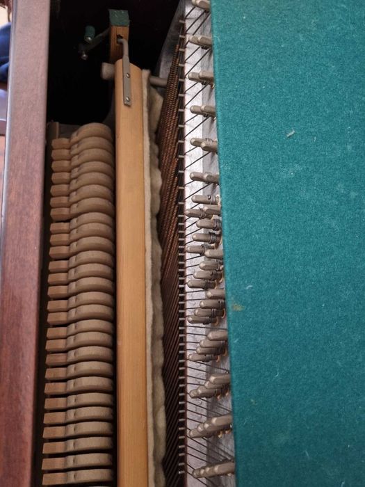 пиано BELARUS класическо, предназначено за експорт