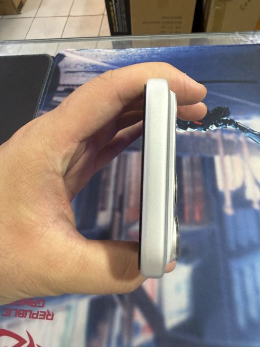 Iphone 17 pro max silver