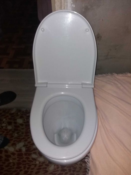 Продам унитаз sanita