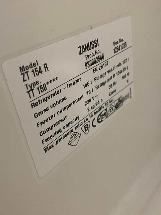 Mic Frigider cu Congelator Zanussi, 140 Litri