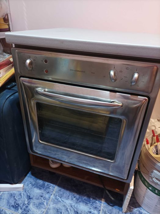 фурна за вграждане заедно със шкаф 120 лева