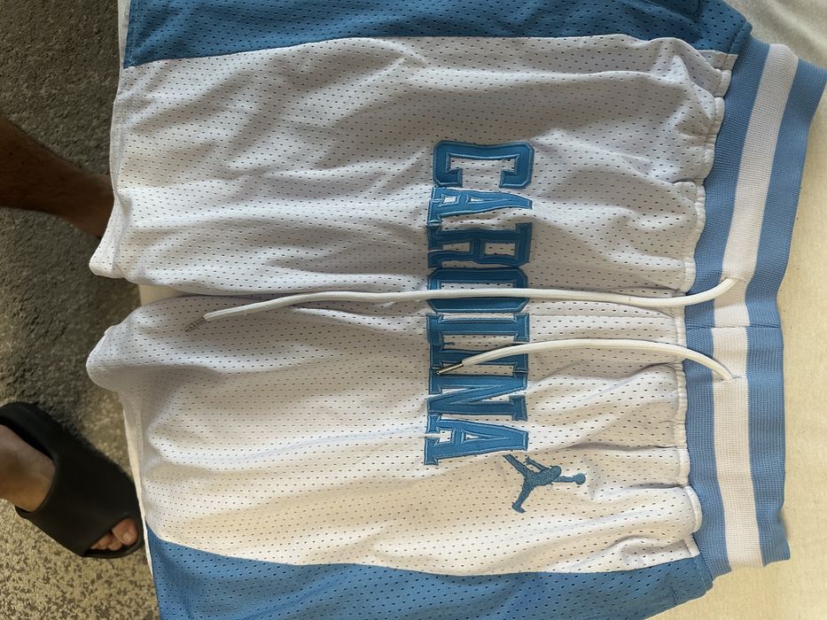 Vand pantaloni scurit nike jordan