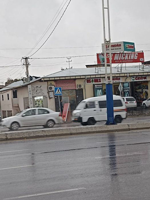 Турар ва нотурар жой сотилади нурафшон куча  фасад 50 метр