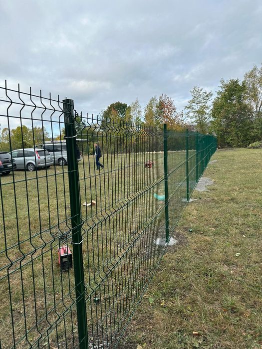 Împrejmuiri terenuri cu gard, garduri din plasa