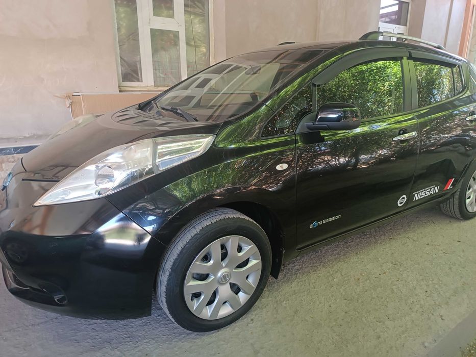 Электромобиль Nissan Leaf 2013