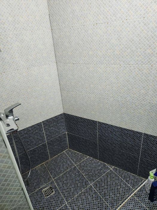 Dom sotiladi 4 hona 2 ta sanuzel 9 etaj 7 etaji