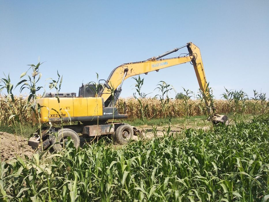 XCMG  XE210W Eqsqavator
