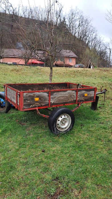 Vând remorcă pe arcuri