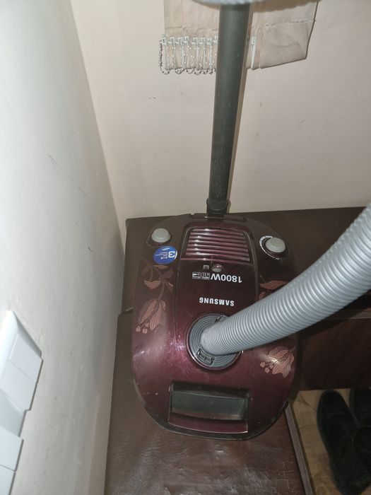 Пылесосы Samsung и Redmond.