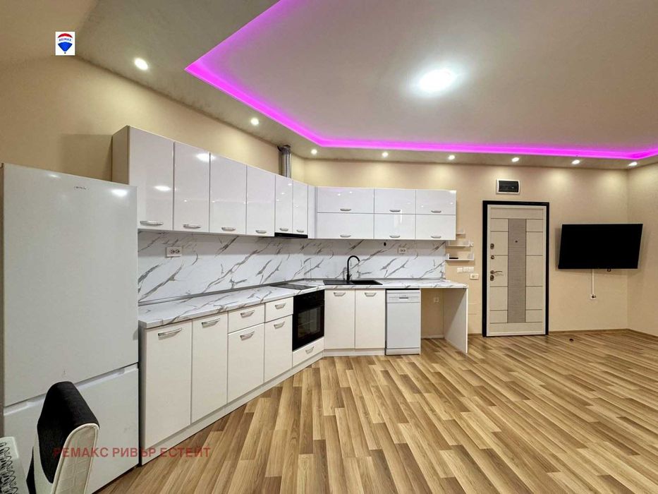 Продава се Четиристаен апартамент в Русе, Широк център - 148 кв.м за 1250 €/кв.м - Снимка #4