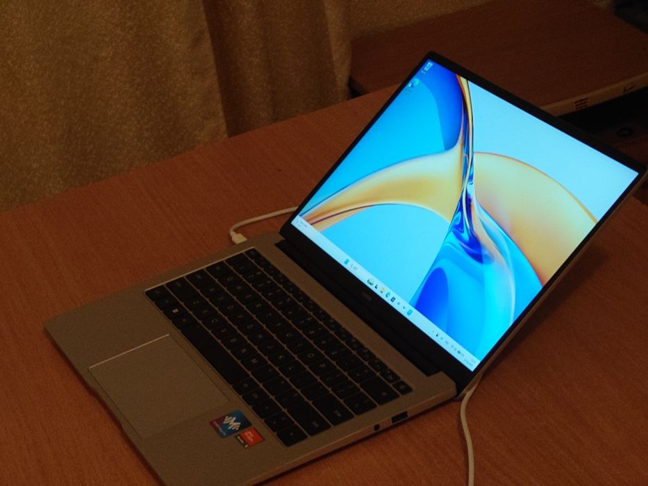 Honor magicbook x14 r5 7640hs