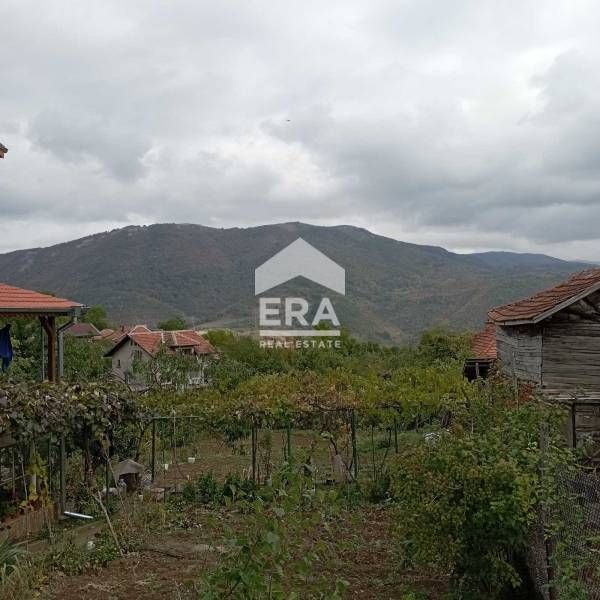 ЕРА Фаворит продава къща с двор в с. Дружево