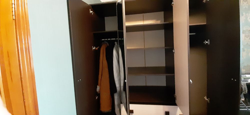 Шкаф для вещей с зеркалом