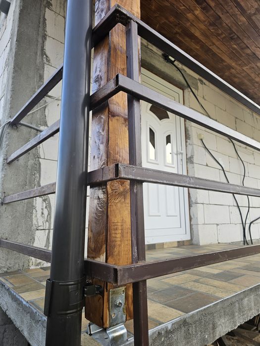 Vând  balustrada metalică de 7.5 m