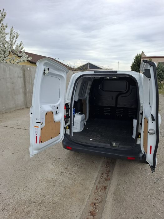 Ford transit courier 2020