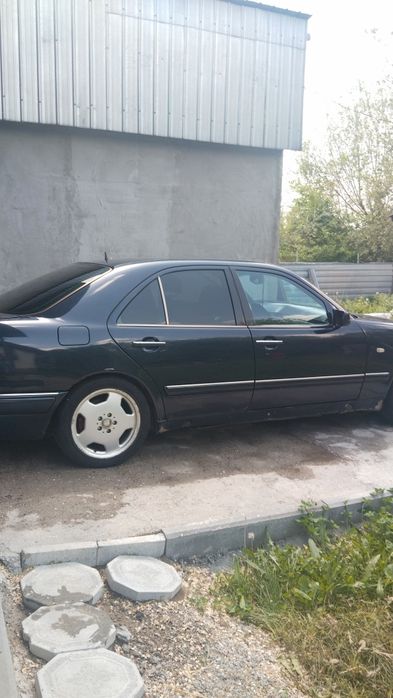 Продам Мерседес Е 240