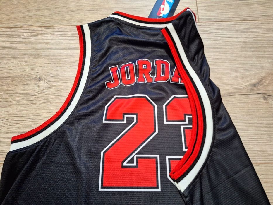 Баскетболен потник на Майкъл Джордан #Чикаго Булс #23# Mitchell&Ness!