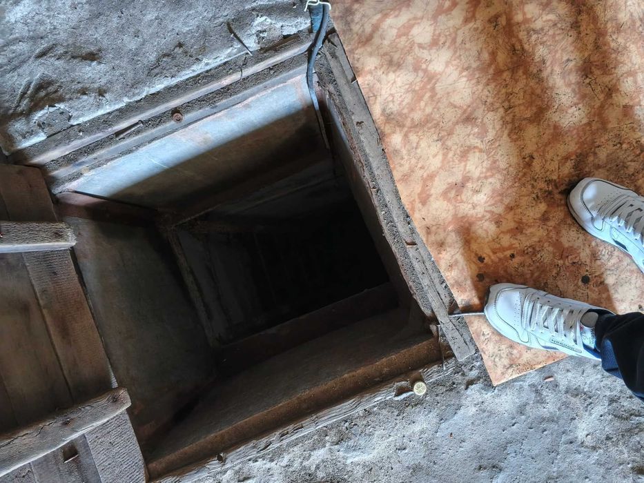 Продам Гараж, чашки-ложки