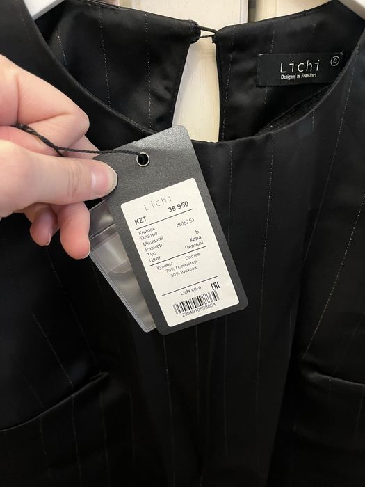 продам платье вечерное от бренда lichi