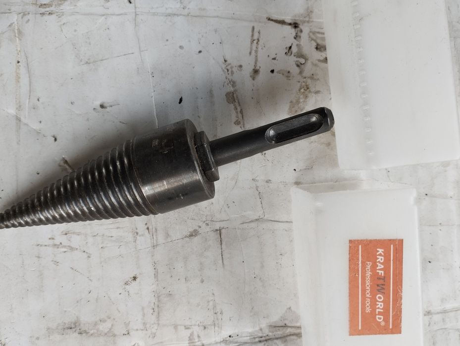 Продавам  стоматологичен компресор.Полирмашина.