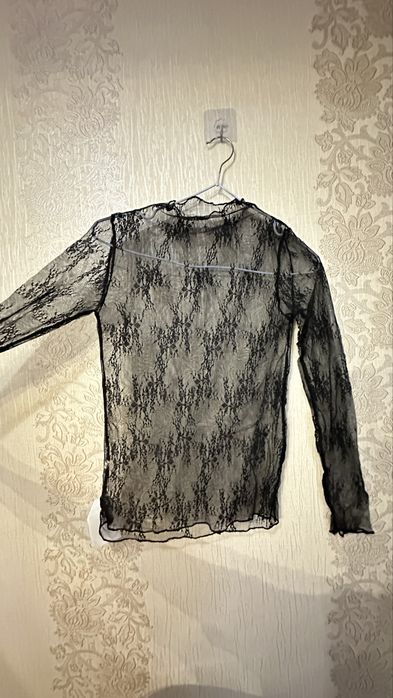 Продам новую гипюровую женскую водолазку