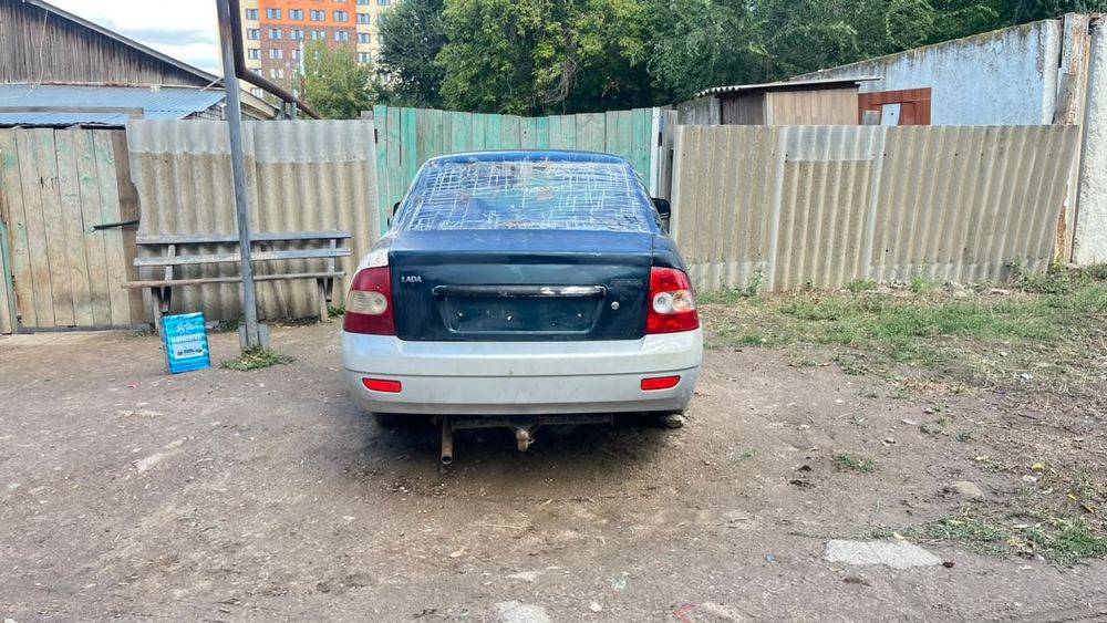 Продам Приора седан