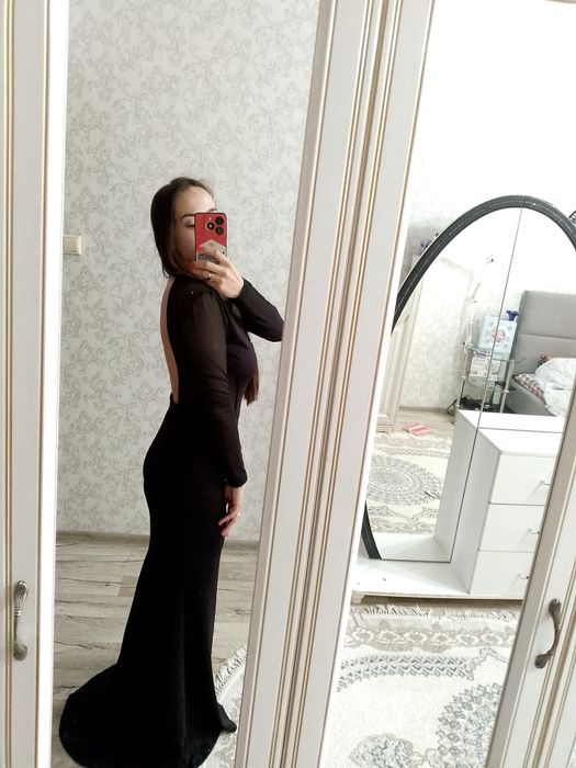 Продам платье с подолом