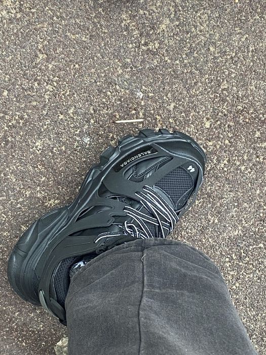 Balenciaga track 1