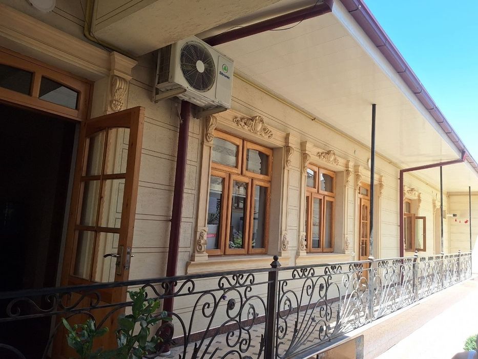 Uy hovli  sotiladi